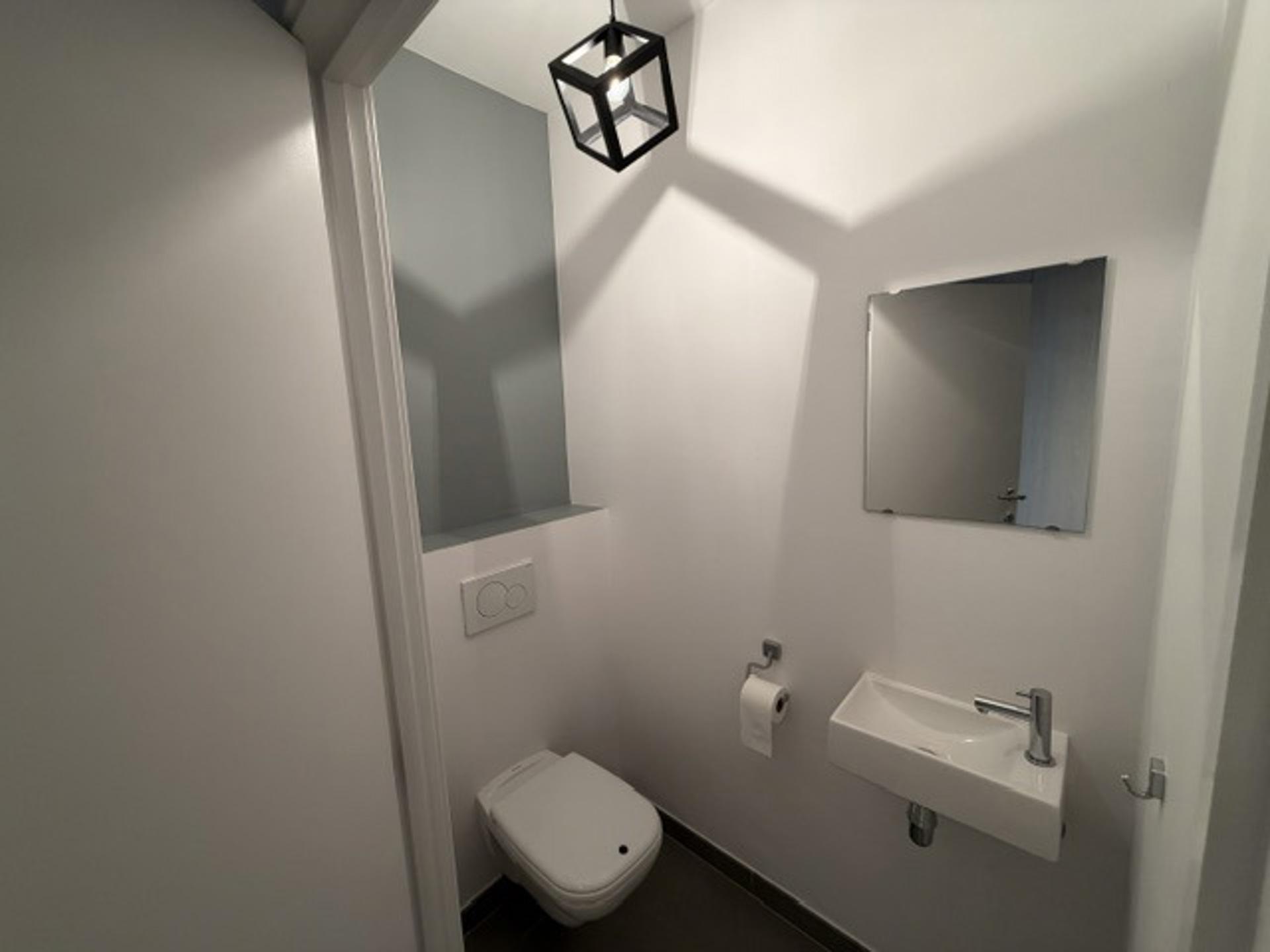 adf86a4ff3bb4a5fb656e0c43c71dc1d.jpg