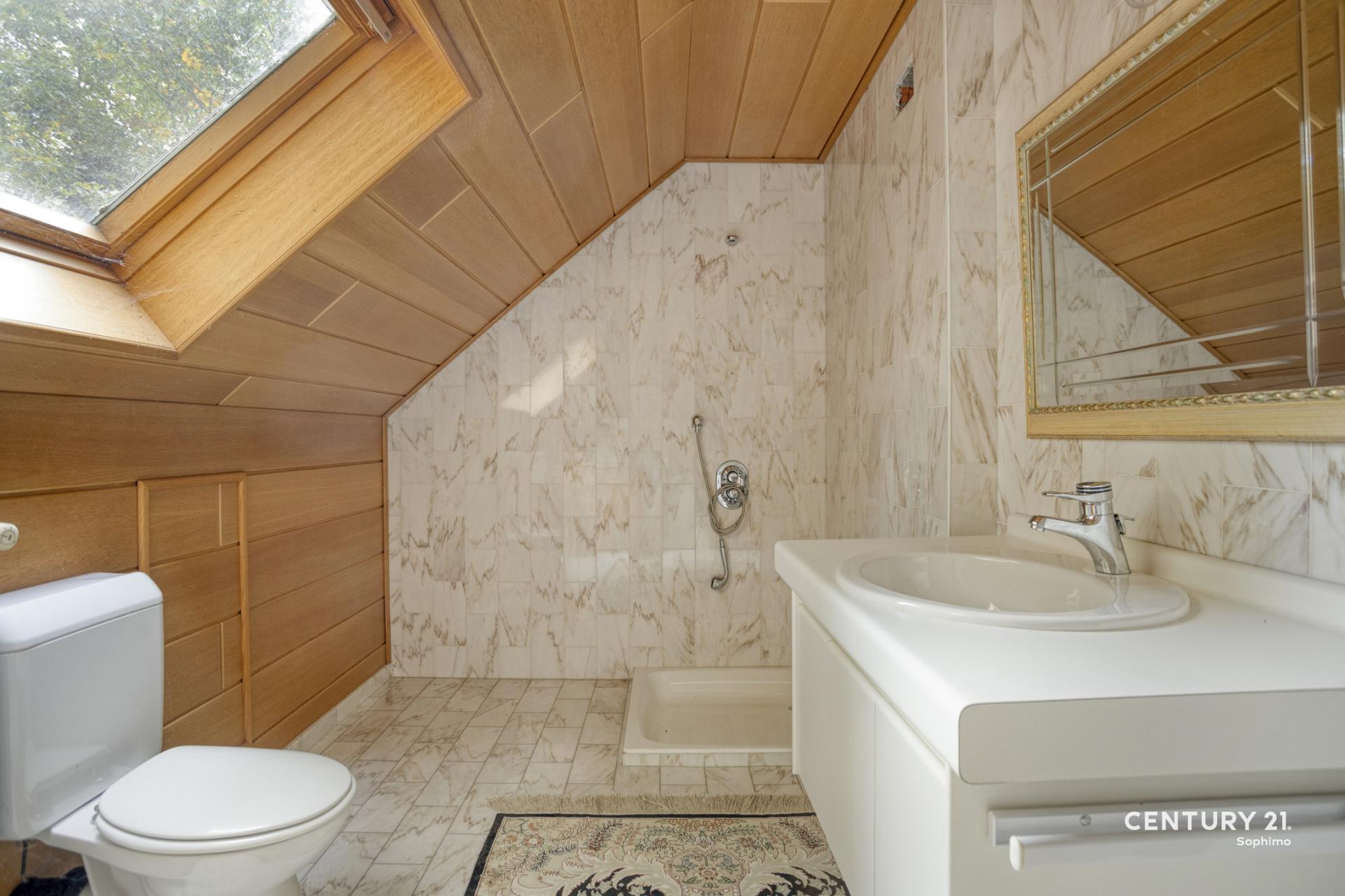 8e4efa416f0547088fb7856a7e9de83b.jpg